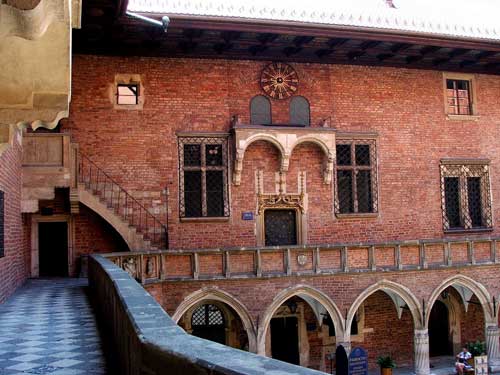 Krakow Old Town Highlights Private Tour | KRAKOW PRIVATE JEWISH TOURS-1